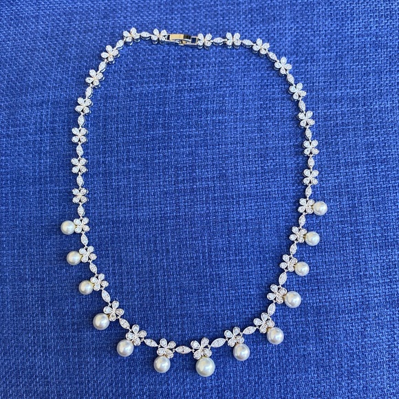 Pearl looking starling silver rhinestone fancy Bride Necklace - Picture 2 of 7